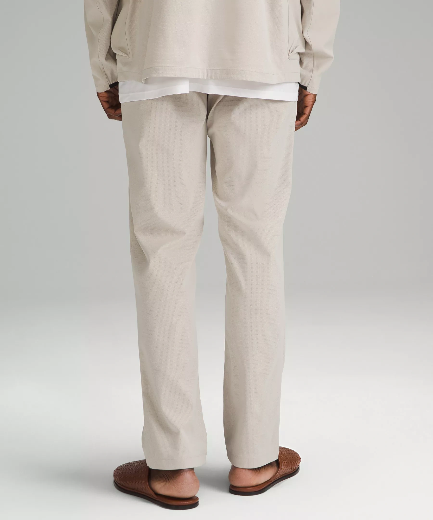 ABC Classic-Fit Trouser: WovenAir – Effortless Comfort & Style.